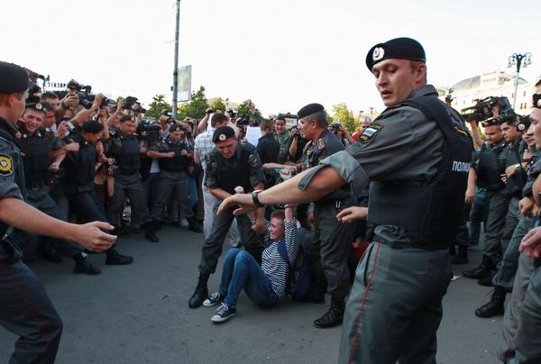 Over 30 detained in unsanctioned protest in Moscow - Sputnik International