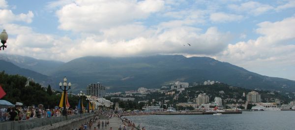 The Russian Duma has passed a series of bills aimed at improving Crimea's investment climate, and making it a more attractive place for tourists, including foreign tourists. Photo: Picturesque Crimea: Palaces, mountains and the Black Sea. - Sputnik International
