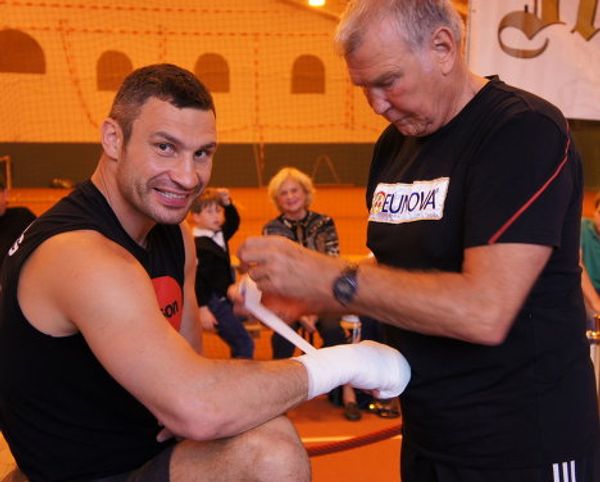 Klitschko trains for Adamek fight Klitschko trains for Adamek fight - Sputnik International