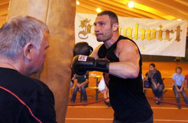 Klitschko trains for Adamek fight Klitschko trains for Adamek fight - Sputnik International