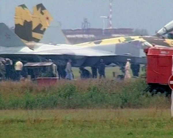 Russia's 5G fighter aborts flight at MAKS-2011 air show - Sputnik International