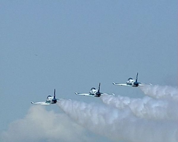 A heart in the sky and other aerobatic tricks at MAKS-2011 - Sputnik International