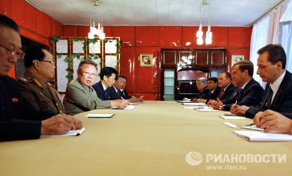 Medvedev and Kim Jong-il at President’s Temporary Residence in Buryatia Medvedev and Kim Jong-il at President’s Temporary Residence in Buryatia - Sputnik International