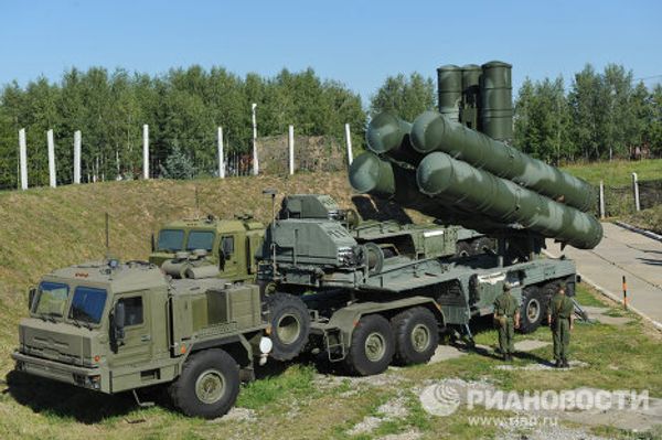 S-400 Triumph air defense system protects Moscow airspace - Sputnik International