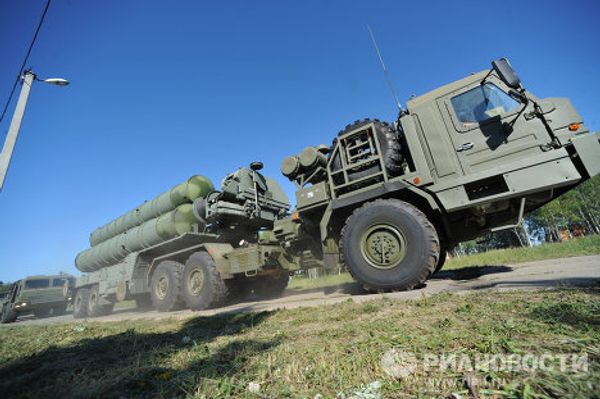 S-400 Triumph air defense system protects Moscow airspace - Sputnik International
