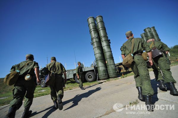 S-400 Triumph air defense system protects Moscow airspace - Sputnik International