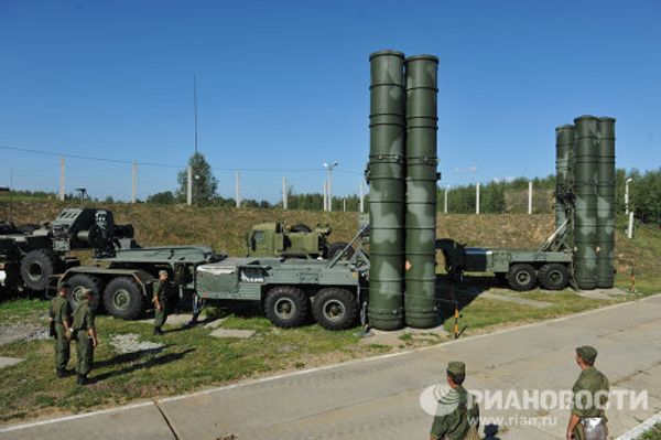 S-400 Triumph air defense system protects Moscow airspace - Sputnik International