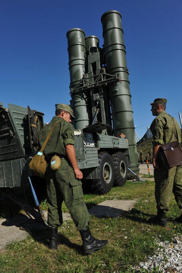 S-400 Triumph air defense system protects Moscow airspace - Sputnik International