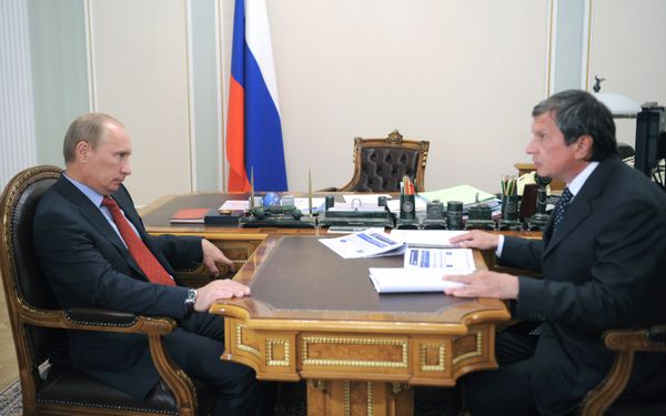 Russian Prime Minister Vladimir Putin and Deputy Prime Minister Igor Sechin Russian Prime Minister Vladimir Putin and Deputy Prime Minister Igor Sechin - Sputnik International