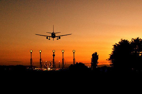 Russian Govt. Bans Directing Lasers at Planes Russian Govt. Bans Directing Lasers at Planes - Sputnik International