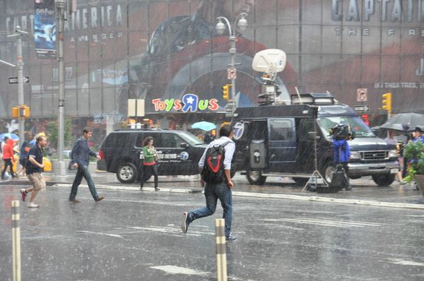 Streets of New York during a pouring rain in advance of the arrival of Hurricane Irene. - Sputnik International