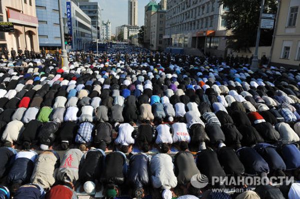 Service held in Moscow to celebrate Muslim holiday of Eid al-Fitr  - Sputnik International