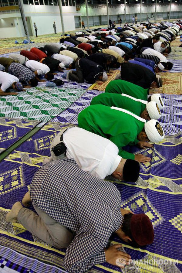Service held in Moscow to celebrate Muslim holiday of Eid al-Fitr  - Sputnik International