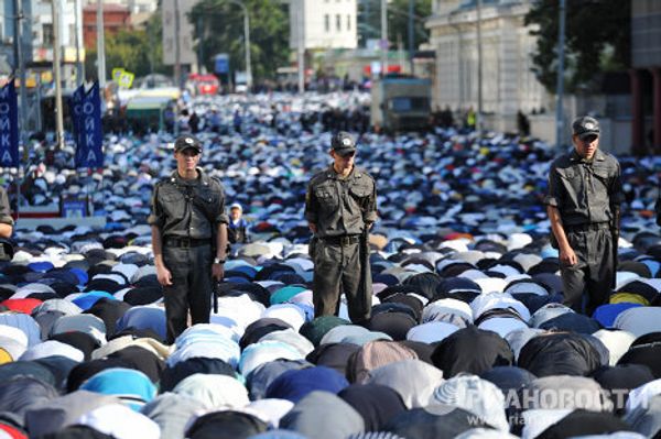 Service held in Moscow to celebrate Muslim holiday of Eid al-Fitr  - Sputnik International