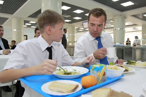 Day of Knowledge: master class in photography and gardening from Dmitry Medvedev  - Sputnik International