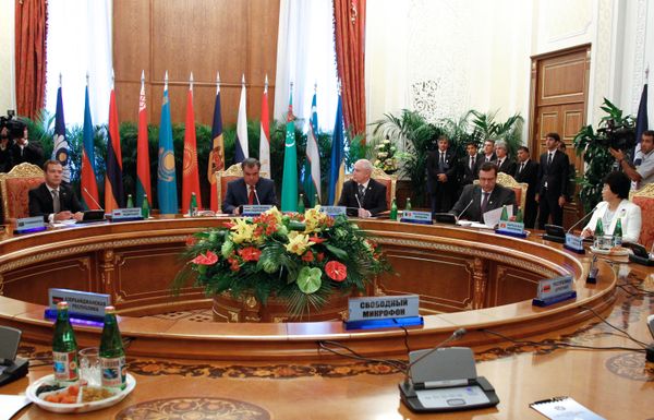 CIS leaders call for free trade deal, peaceful end to conflicts - Sputnik International