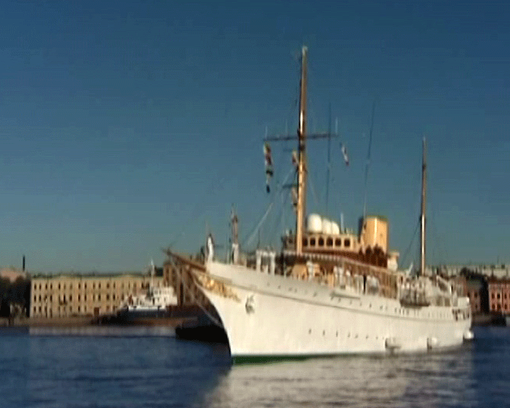 The Danish royal yacht welcomed in St. Petersburg by the Russian military orchestra - Sputnik International