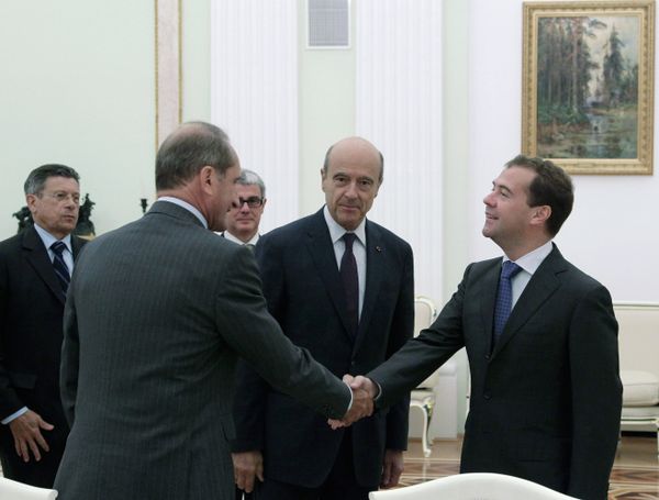 Medvedev meets with Russian, French ministers Medvedev meets with Russian, French ministers - Sputnik International