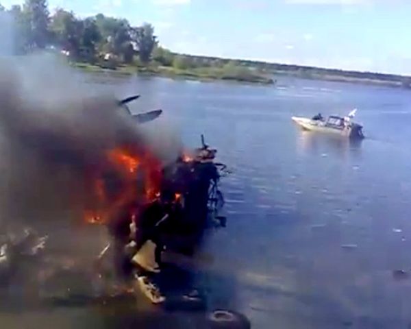 Debris from Yak-42 plane crash site. Eyewitness video - Sputnik International
