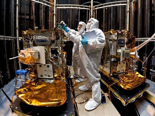 GRAIL satellites during tests - Sputnik International