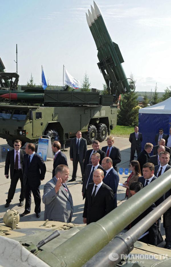 Russian Prime Minister Vladimir Putin at an arms show Russian Prime Minister Vladimir Putin at an arms show - Sputnik International