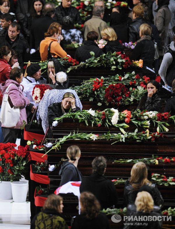 Mourners bid farewell to Lokomotiv ice hockey team - Sputnik International