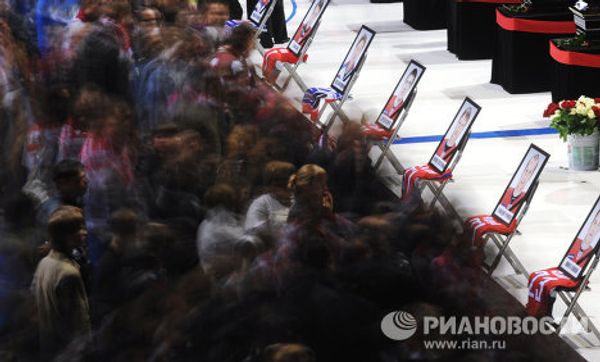 Mourners bid farewell to Lokomotiv ice hockey team - Sputnik International