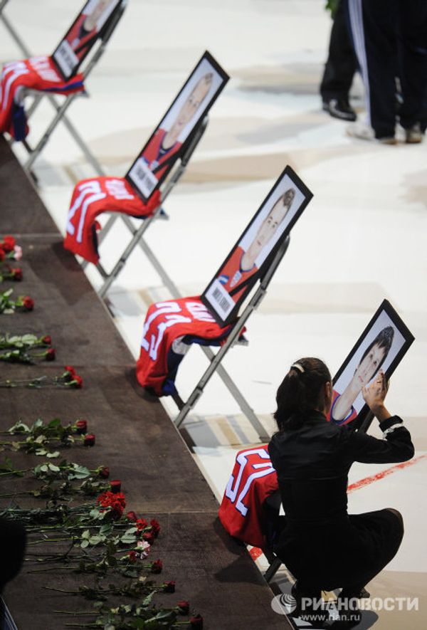 Mourners bid farewell to Lokomotiv ice hockey team - Sputnik International