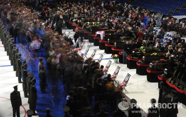 Mourners bid farewell to Lokomotiv ice hockey team - Sputnik International