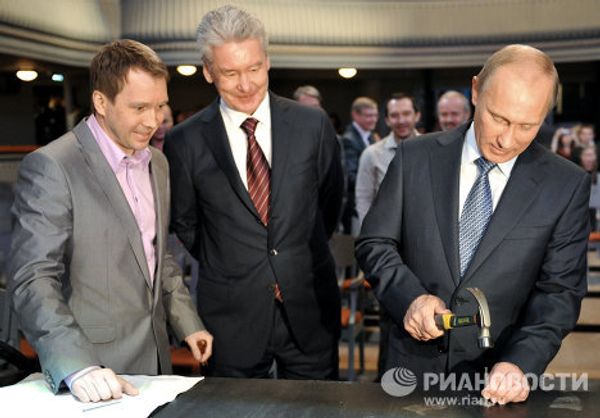 Vladimir Putin visits the Theatre of Nations in Moscow Vladimir Putin visits the Theatre of Nations in Moscow - Sputnik International