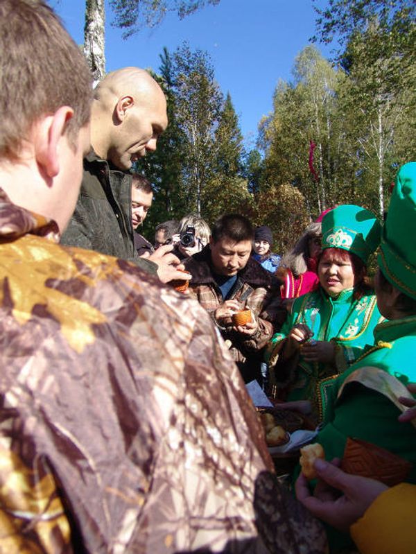 Nikolai Valuev in search of Siberian Yeti Nikolai Valuev in search of Siberian Yeti - Sputnik International