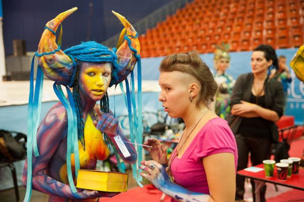 Body art festival draws thousands in St. Petersburg - Sputnik International