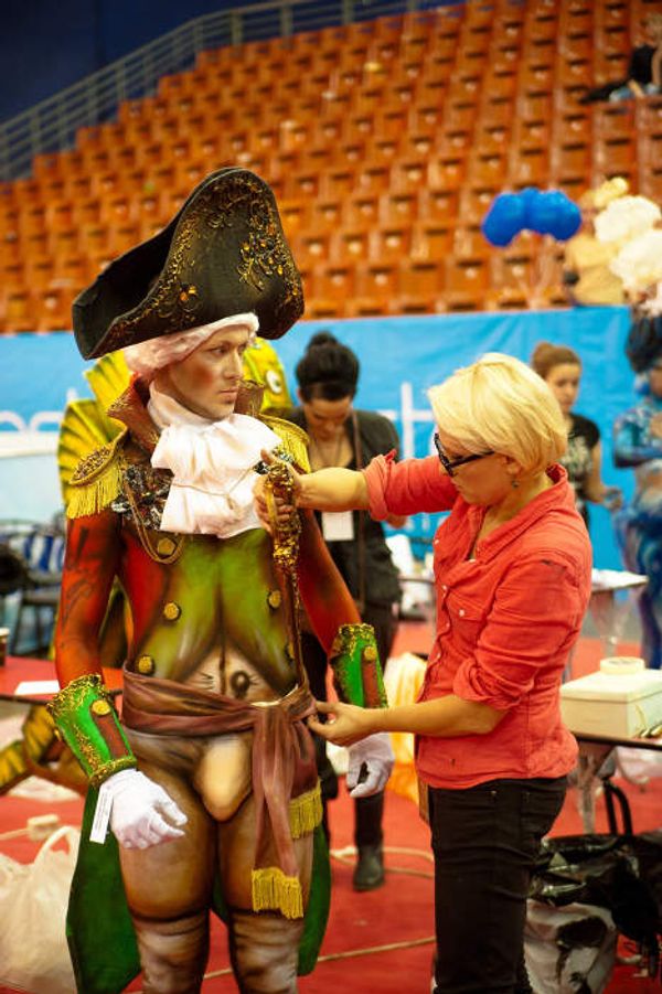 Body art festival draws thousands in St. Petersburg - Sputnik International