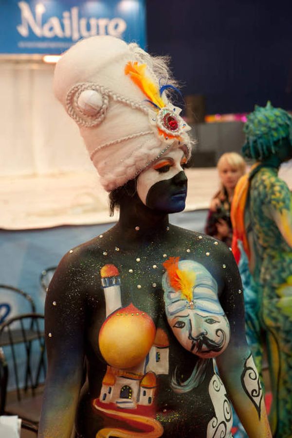Body art festival draws thousands in St. Petersburg - Sputnik International
