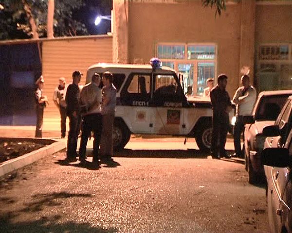 The source said the wounded officer has been hospitalized, adding that manhunt activities will start in the morning - Sputnik International