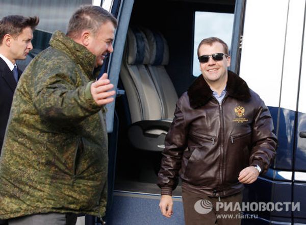 Dmitry Medvedev attends Center 2011 strategic military exercise Dmitry Medvedev attends Center 2011 strategic military exercise - Sputnik International