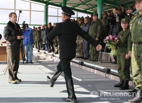 Dmitry Medvedev attends Center 2011 strategic military exercise Dmitry Medvedev attends Center 2011 strategic military exercise - Sputnik International