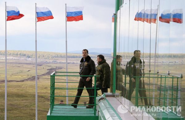 Dmitry Medvedev attends Center 2011 strategic military exercise Dmitry Medvedev attends Center 2011 strategic military exercise - Sputnik International