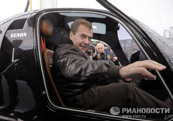 Dmitry Medvedev attends Center 2011 strategic military exercise Dmitry Medvedev attends Center 2011 strategic military exercise - Sputnik International