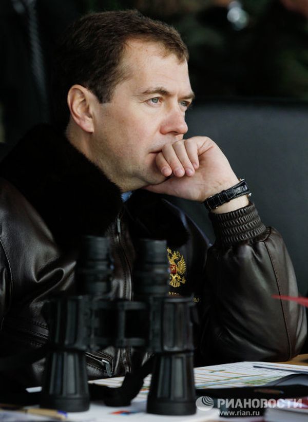 Dmitry Medvedev attends Center 2011 strategic military exercise Dmitry Medvedev attends Center 2011 strategic military exercise - Sputnik International