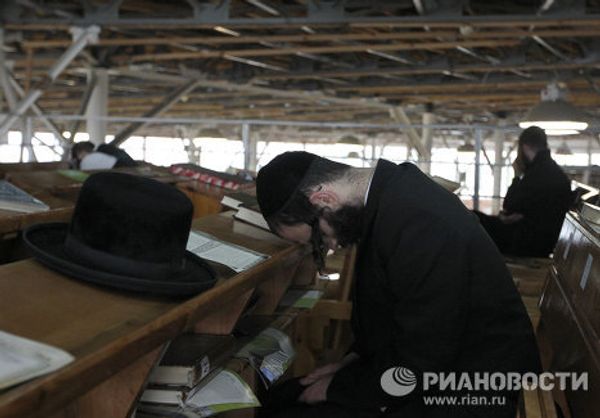 Celebrating Jewish New Year in Uman Celebrating Jewish New Year in Uman - Sputnik International