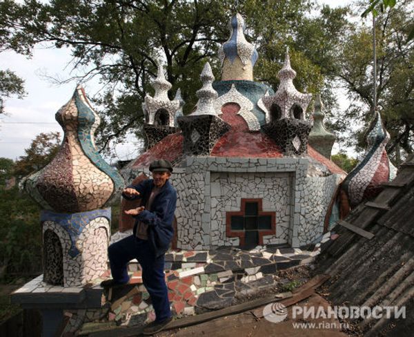 Palace out of construction garbage - Sputnik International