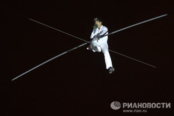 Nock fails to cross Moskva River on high wire  - Sputnik International