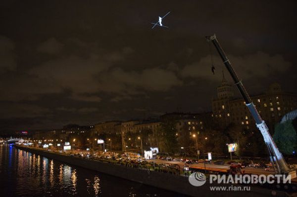Nock fails to cross Moskva River on high wire  - Sputnik International