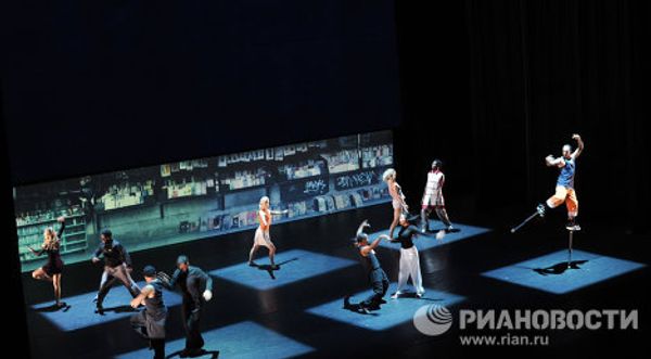 French Orphee (Orpheus) features breakdancing, somersaults on stilts and opera classics   - Sputnik International