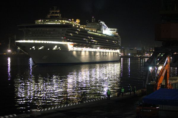 Luxury cruise liner Diamond Princess in Vladivostok Luxury cruise liner Diamond Princess in Vladivostok - Sputnik International