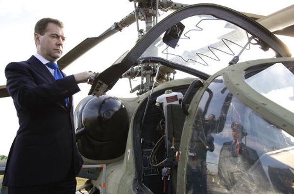 Medvedev visits helicopter base - Sputnik International