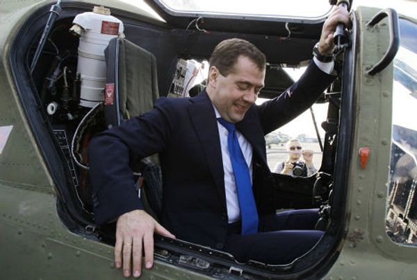 Medvedev visits helicopter base - Sputnik International