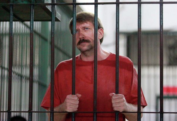 Prosecutors maintain that the Russian was negotiating the sale of heavy weaponry to FARC, a Colombian militant group, when he was arrested in Bangkok in March 2008. - Sputnik International