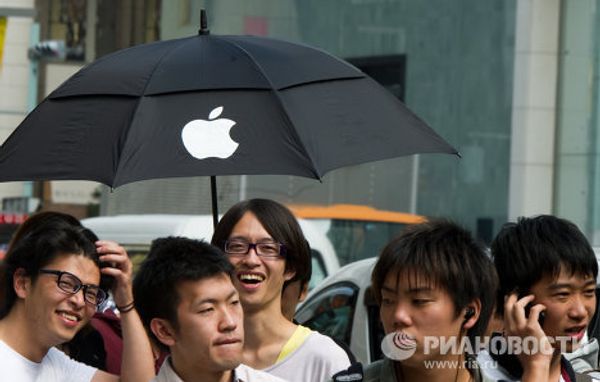 НFirst iPhone 4S smartphones go on sale in Japan, sales scheduled in United States  - Sputnik International